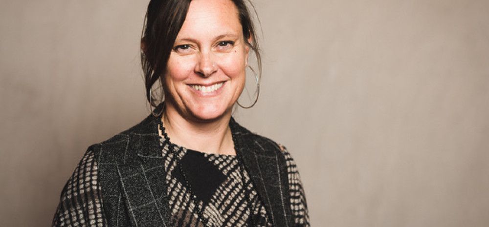 Portrait photo of woman smiling to the camera